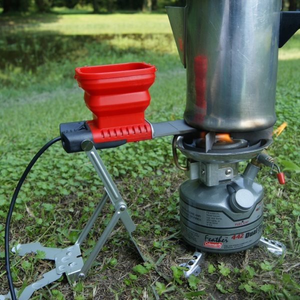 アウトドア火で発電エコ充電器