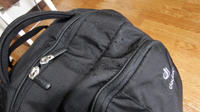 ドイターグラント雨の日の防水性能