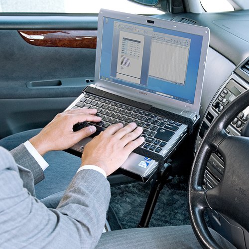 車の中でノートパソコンが出来るボード