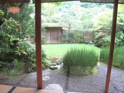 手の行き届いた庭園