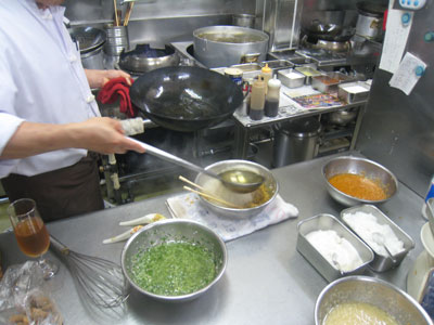 味の決め手は油