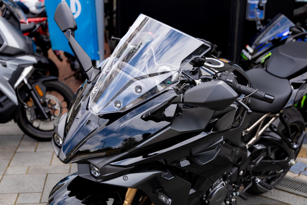 高足ないきです バイク】ZX12R COZYシート取付け。 | 大阪でダクト屋さんの社長