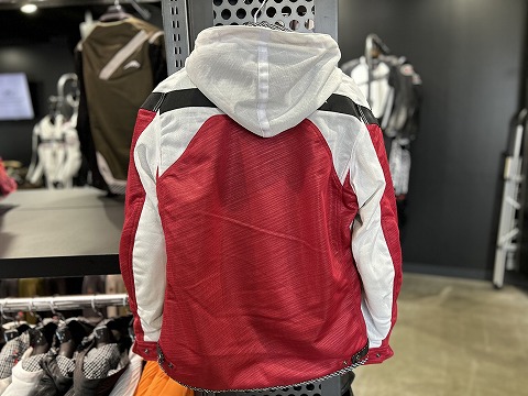 昨年モデルのフルメッシュパーカージャケット:KUSHITANI三鷹店 昨年モデルのフルメッシュパーカージャケット:KUSHITANI三鷹店