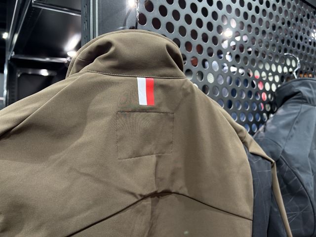 冬は手放せない！防風インナーのご案内：KUSHITANI 三鷹店 | KUSHITANI