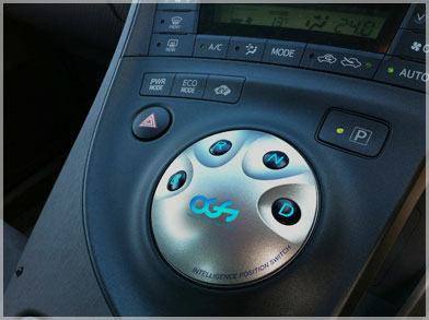プリウスに限らず電子制御の現代の車にシフトノブはいらない?