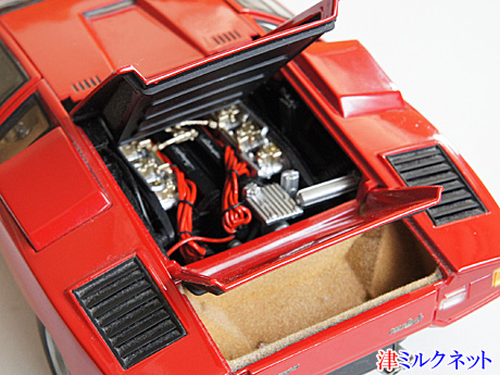カウンタックlp400エンジンルーム