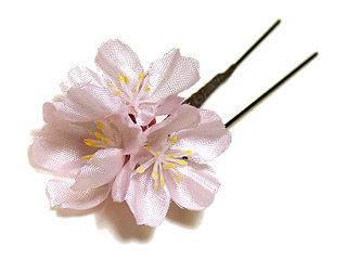 小さな桜の髪飾り 簡単 造花のuピンの作り方１ きみごろも絵日記