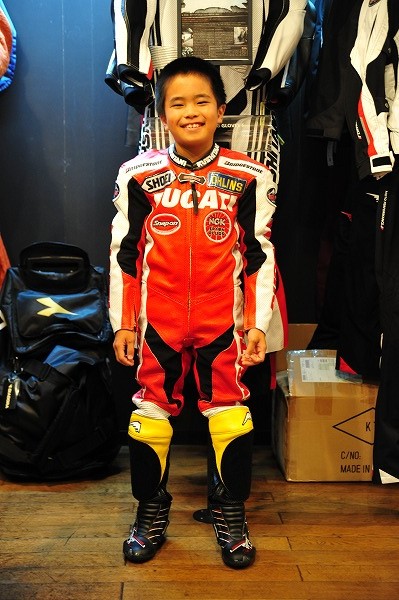 K-0065XX キッズレーシングスーツのご紹介です:KUSHITANI 江東 K-0065XX キッズレーシングスーツのご紹介です:KUSHITANI 江東