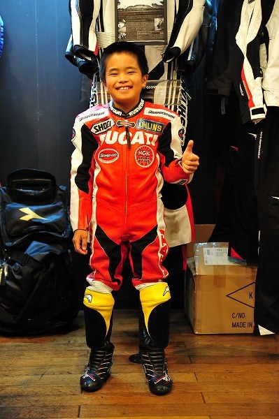 K-0065XX キッズレーシングスーツのご紹介です:KUSHITANI 江東 K-0065XX キッズレーシングスーツのご紹介です:KUSHITANI 江東