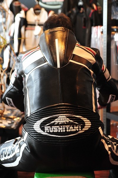 温かいニューヨーカースーツXLクリーニング済 SWIFT ONE SUIT イージーオーダーのご紹介です：KUSHITANI 江東