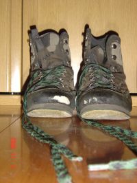 ウェーディング・シューズに土は付いてないかい?