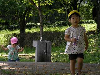 公園で存分に遊ぶ