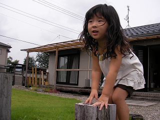 お庭で遊ぶ柚子