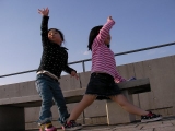 躍動感のある姉妹