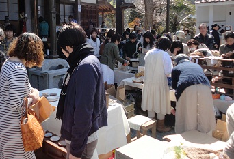 お寺市賑わい
