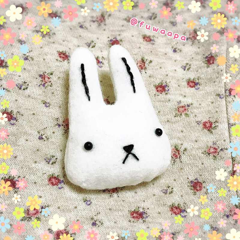 まな板うさぎフェルトブローチ