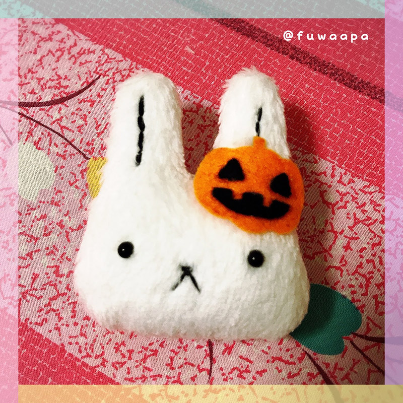 まな板うさぎもふもふフェイスブローチ(ハロウィンver)