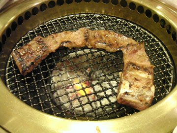 骨付きカルビ まういー