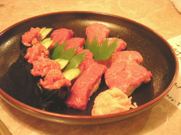 肉の寿司とか出ましたよ