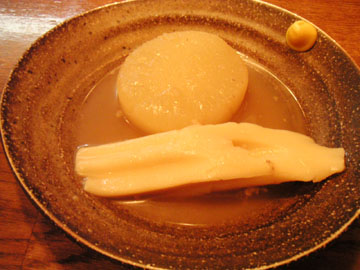 手前が「ちくわぶ」、小麦粉の固まりって感じ