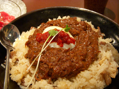 ご飯にも肉入ってました