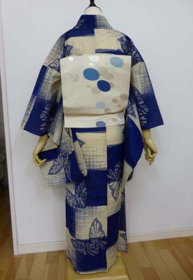 6月9月に着られる着物蝶柄職人の手作業しぼり蝶長着単衣美品（秋の 