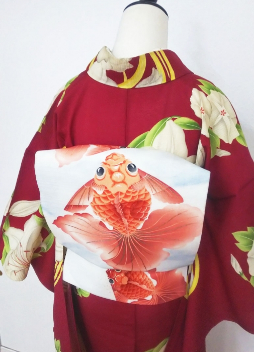 百合・菖蒲・朝顔の赤い絽小紋と金魚の絽名古屋帯 | はきもの・きもの 