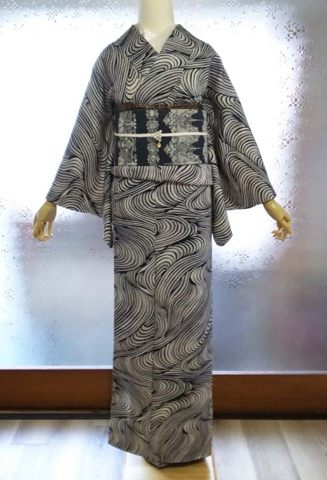 モダン 着物 白黒 紬 雪輪柄 黒 モノトーン 正絹 カジュアル着物