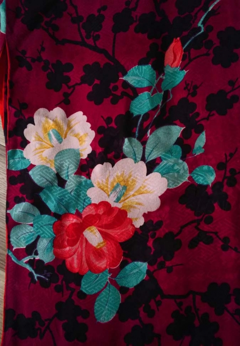赤紫地の椿柄小紋に菊と椿の刺繍名古屋帯 | はきもの・きもの 弥生 ブログ