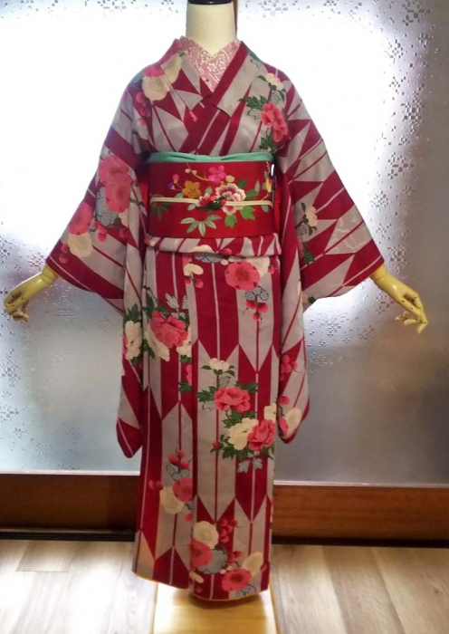 矢羽に牡丹と梅の小紋にカラフル百花の刺繍名古屋帯 | はきもの ...