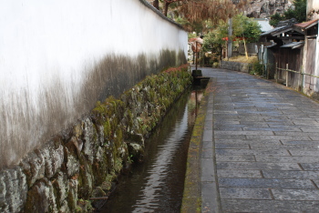 竹田の水と白壁