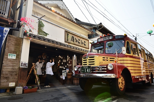 昭和の町 ボンネットバス