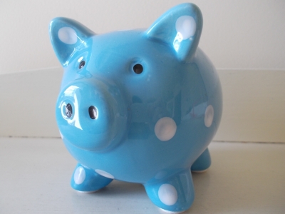 ドイツの陶器のこぶたの貯金箱