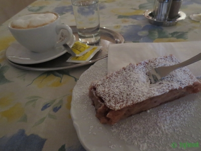 オーストリア インスブルック apfelstrudel アプフェル