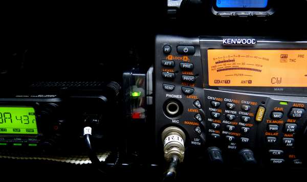 2号機ATUのTUNE表示器をつけた状態