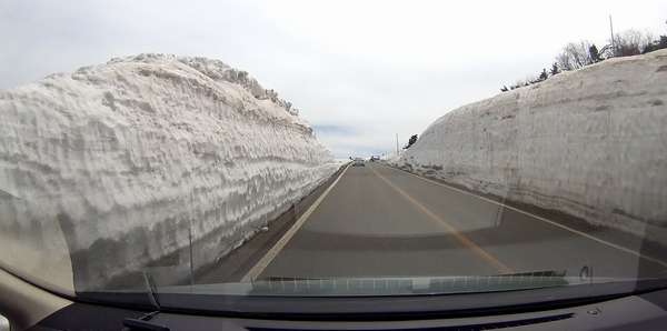 蔵王エコーライン雪の回廊