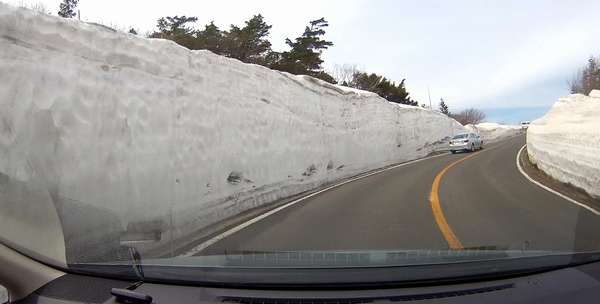 蔵王エコーライン雪の回廊