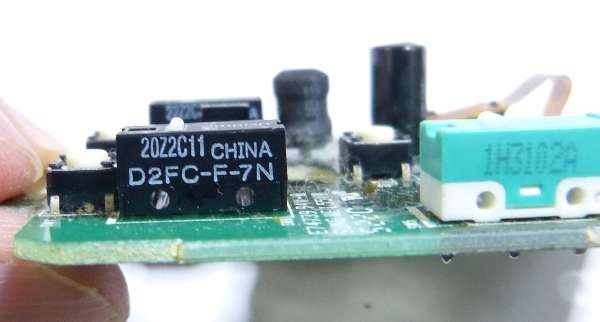 このマイクロスイッチを外します(D2FC-F-7N)