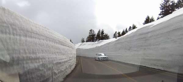 蔵王エコーライン雪の回廊
