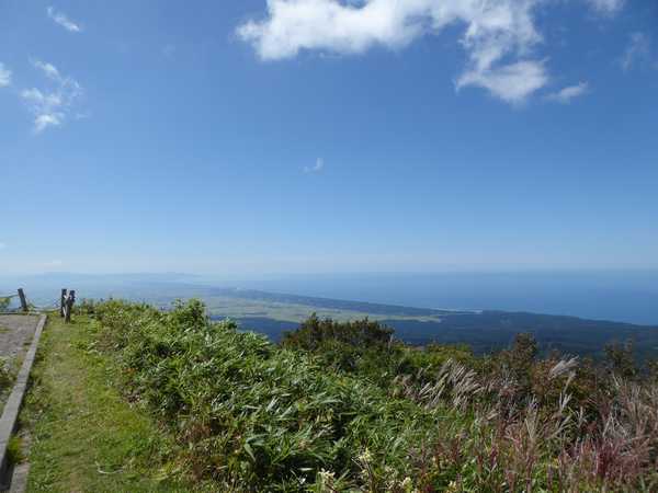 鳥海山 山麓 駐車場から見た日本海