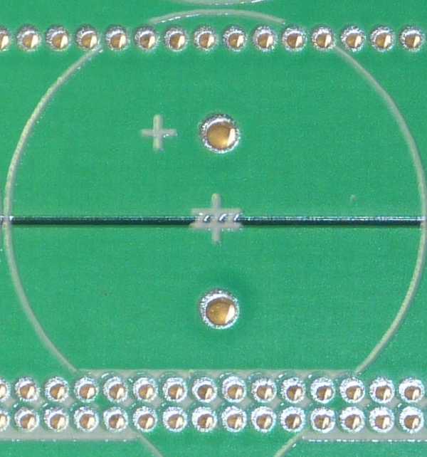 05 VIAを通し過ぎたので、ケミコンのマイナス側白ペンキが・・・