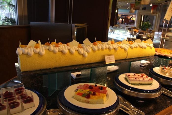 ジャンボゴールデンフルーツロールケーキほか.jpg