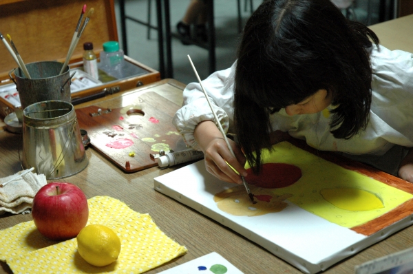 りんごを持った人F8油彩画 りんごを持った人F8油彩画