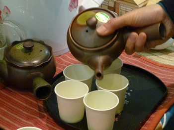知覧茶の試飲やってます