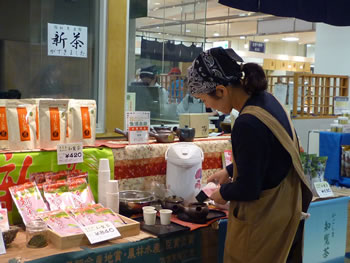 知覧心茶堂の新人です