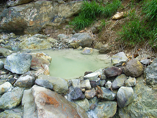 香草温泉の湯船