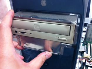 PowerMacG4 DVDドライブ交換