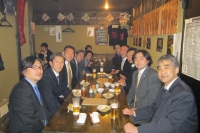 懇親会で