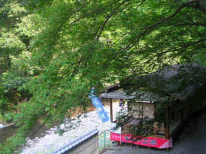 高雄川床