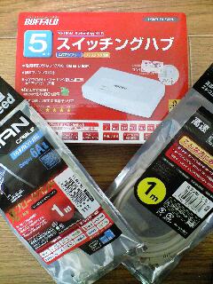 LANハブとケーブル